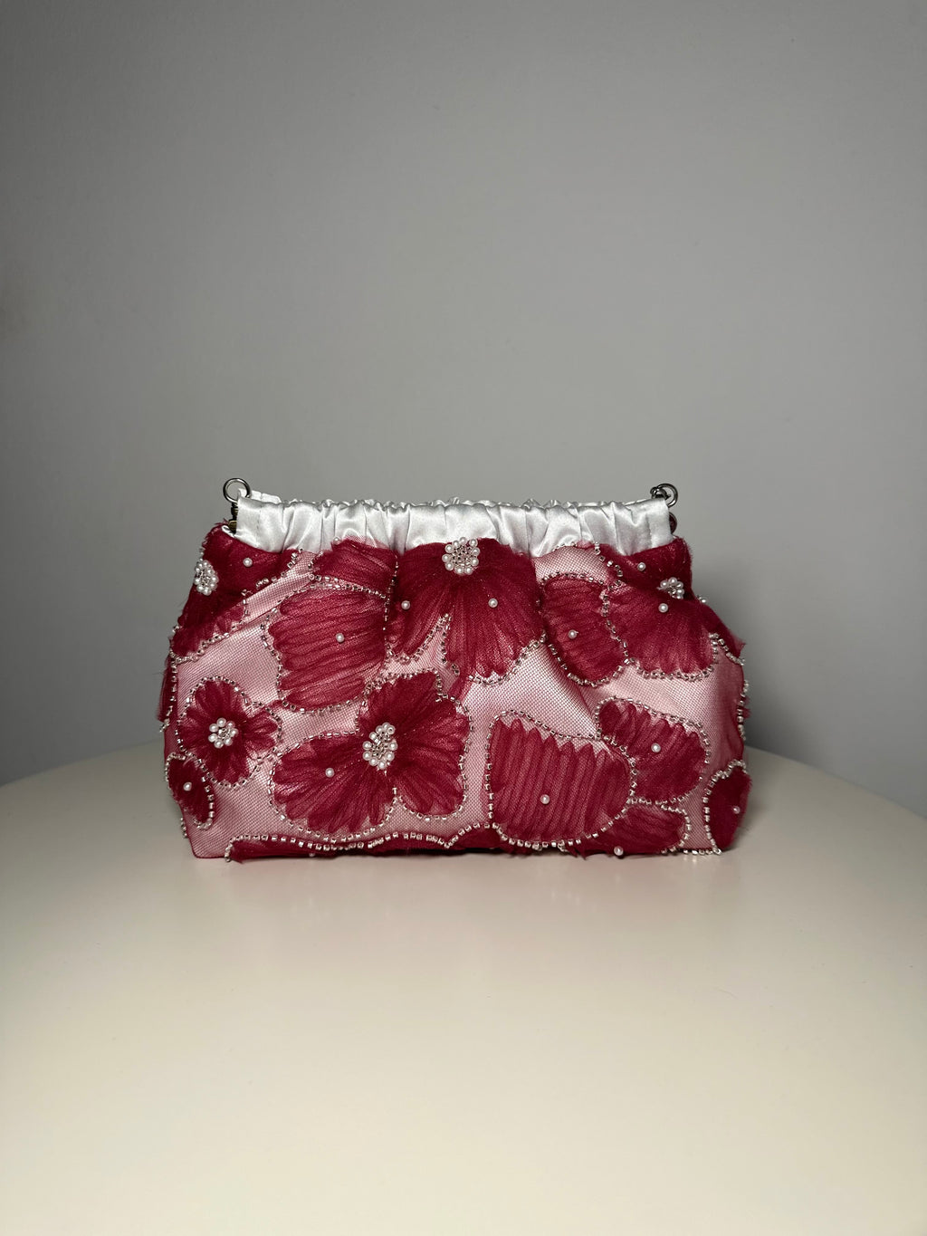 Pouch media tulle rosso con fiori